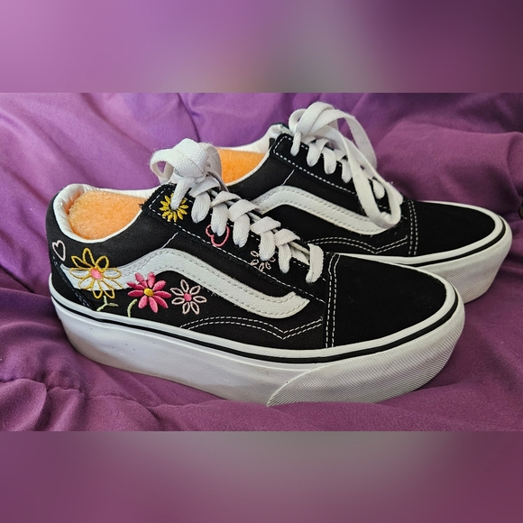 Vans Shoes - Gently Used -‎ Vans Off The Wall Old Skool stackform sneakers floral embroidery